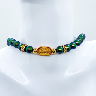 Collier Perles de Cristal L’Imperial Vert Irisé : collier choker ou ras de cou, perles de cristal Swarovski, perle centrale taille émeraude